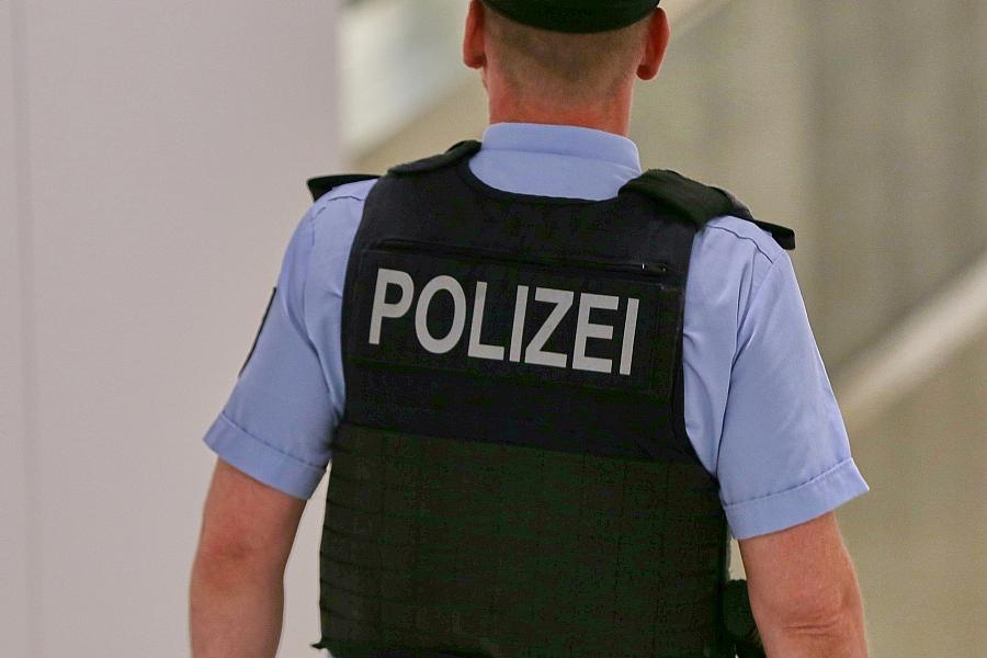 Hybride Bedrohung: Adenauer-Stiftung will Trennungsgebot anpassen und fordert engere Zusammenarbeit von Polizei und Verfassungsschutz