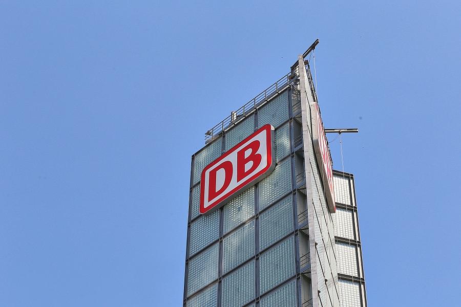 Organisationsforscher Gouthier: Bahn-Mitarbeiter bekommen von Reisenden nur Prügel