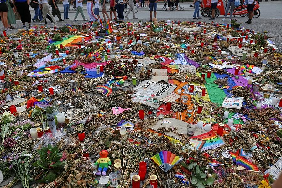 Nach CSD-Anschlag: Grüne werfen Dobrindt mangelnde Aufklärung vor – offene Fragen zu Tatwaffe und Handy