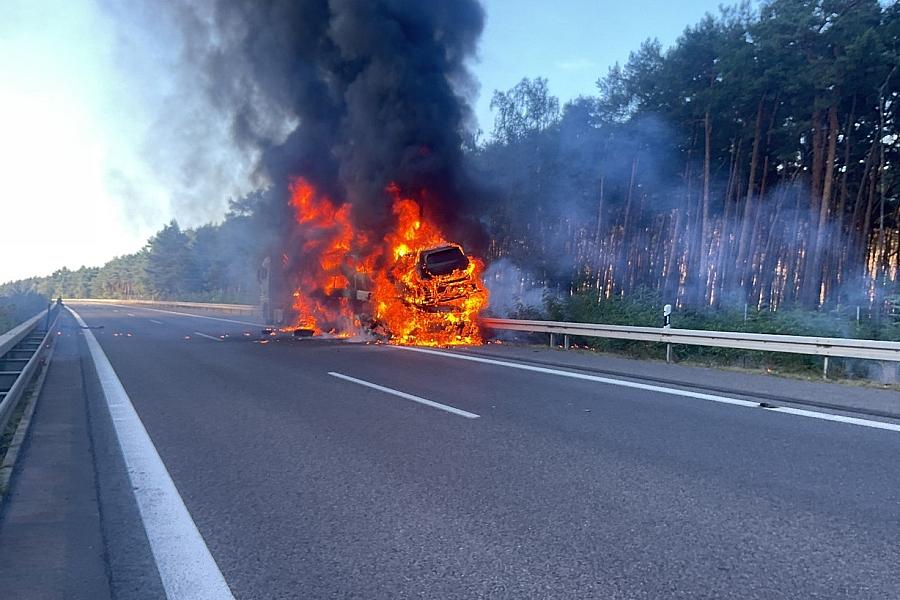 Todesopfer bei Unfall im Stau nach Lkw-Brand auf A15 bei Cottbus