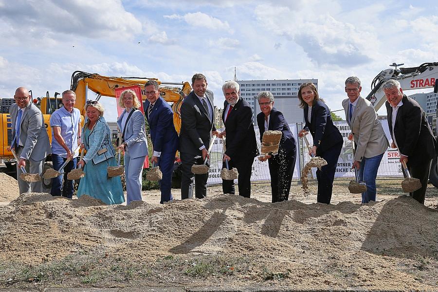 Baubeginn des „Zukunftszentrums“ in Halle