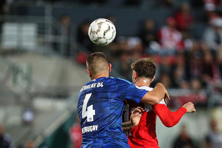 DFB-Pokal: Schalke gewinnt 5:2 beim Halleschen FC und zieht in Runde zwei ein