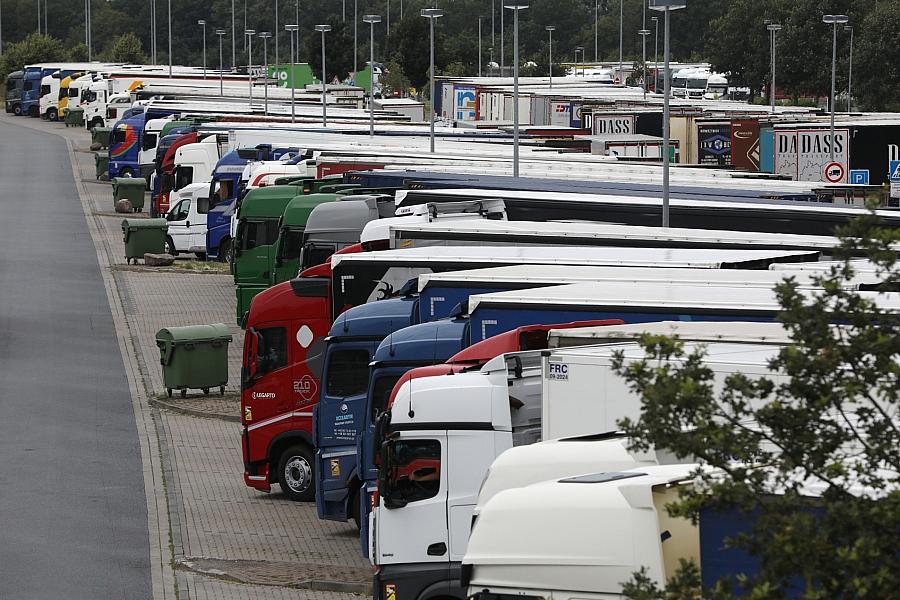 Niedrigwasser im Rhein: Verkehrsminister erwägt Aufhebung des Lkw-Fahrverbots an Sonn- und Feiertagen