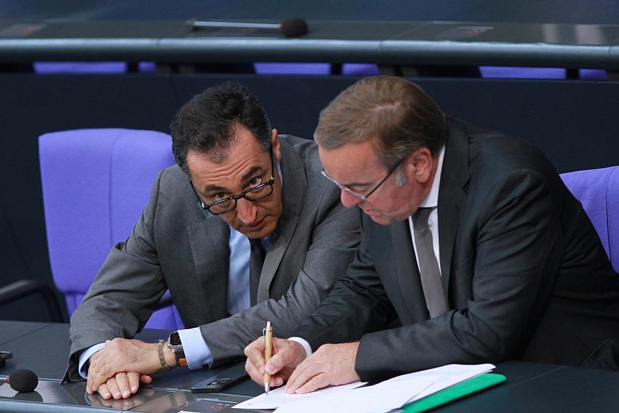 Pistorius und Özdemir fordern Verbotsantrag gegen völkische AfD-Landesverbände