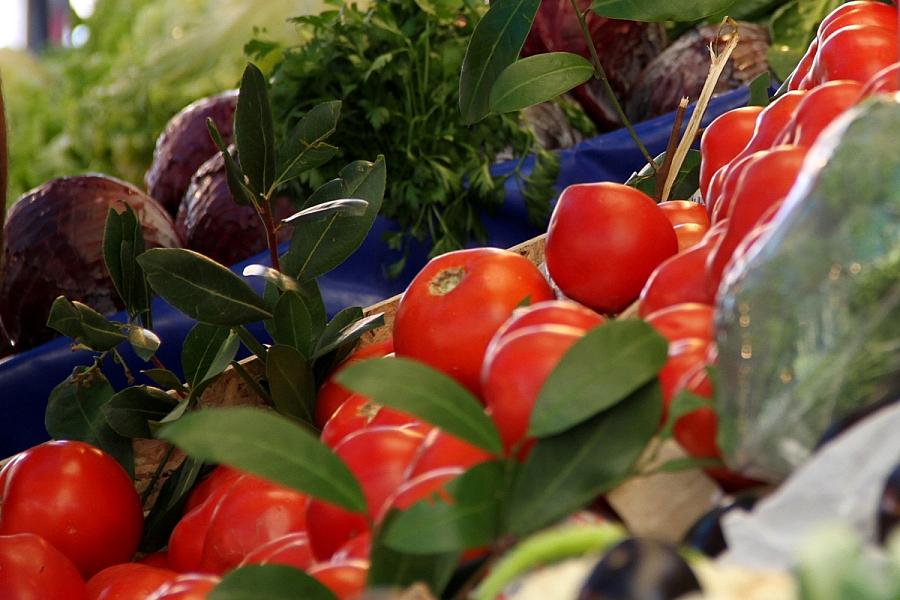 Tomaten an einem Gemüsestand (Archiv)