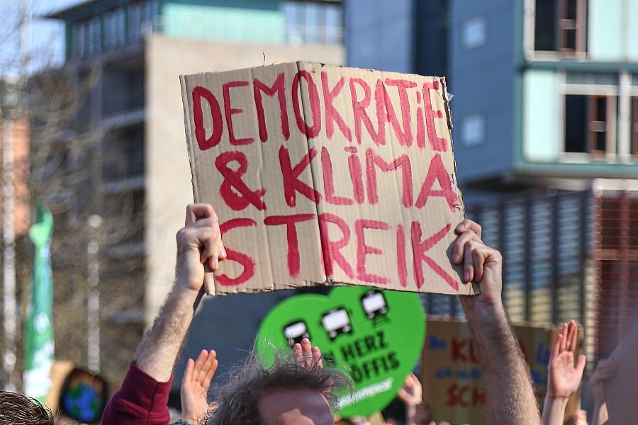 Klimaschutz-Studie: Mehrheit besorgt, aber Zustimmung sinkt wegen wirtschaftlicher Ängste