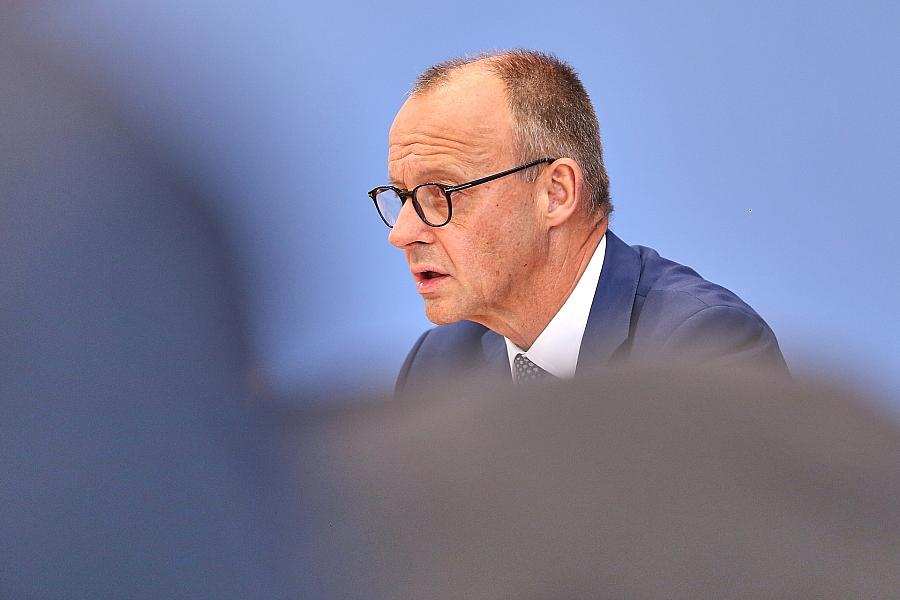 Kabinettsklausur in Neuhardenberg: Merz will mit Wirtschaft über Wettbewerbsfähigkeit beraten