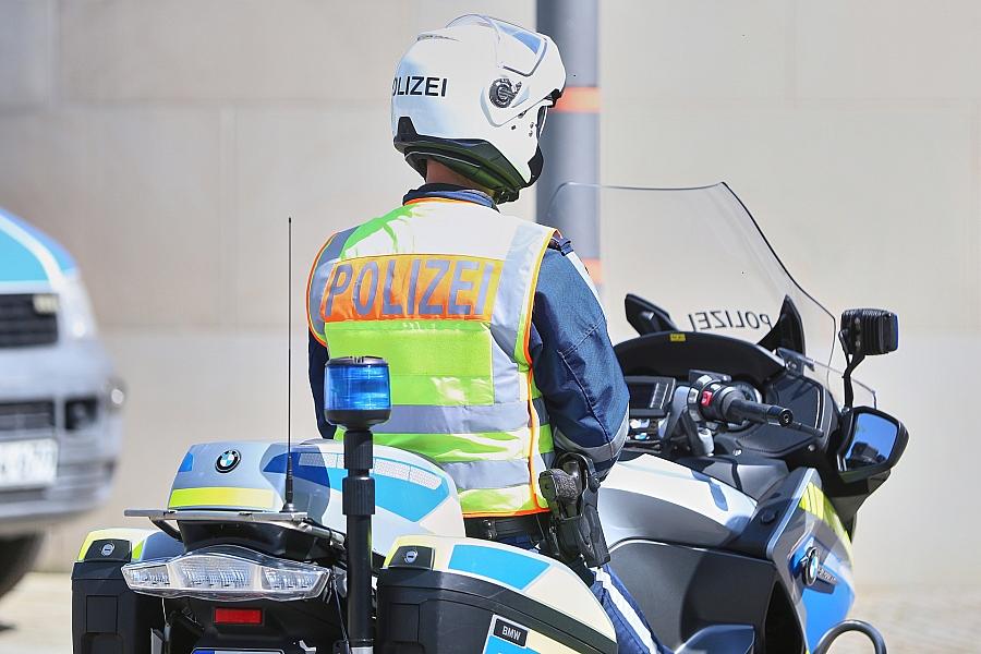 Motorradfahrer bei Unfall auf B105 bei Mesekenhagen schwer verletzt
