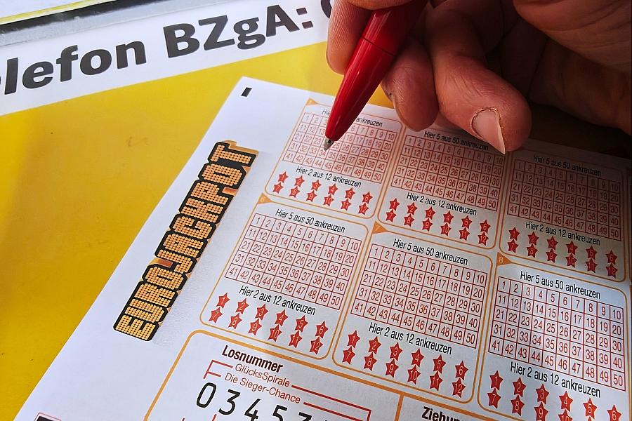 Eurojackpot-Gewinnzahlen vom Dienstag: 3, 17, 30, 35, 43 und die Eurozahlen 1 und 12