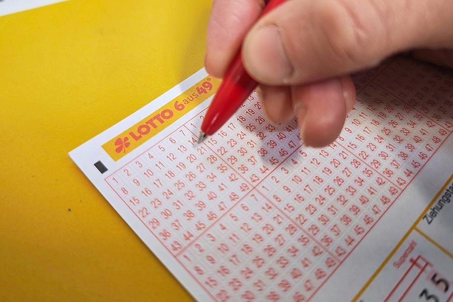 Lottozahlen am Mittwoch: 15, 23, 24, 36, 44 und 49 bei 50-Millionen-Jackpot