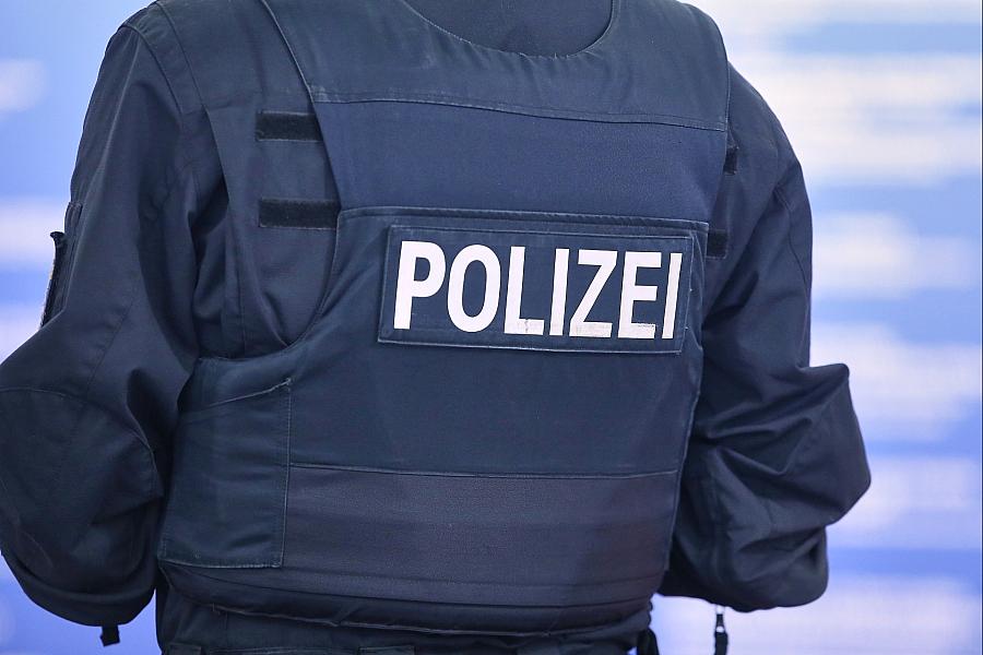 Betrunkene Frau greift Polizisten in Neubrandenburg an