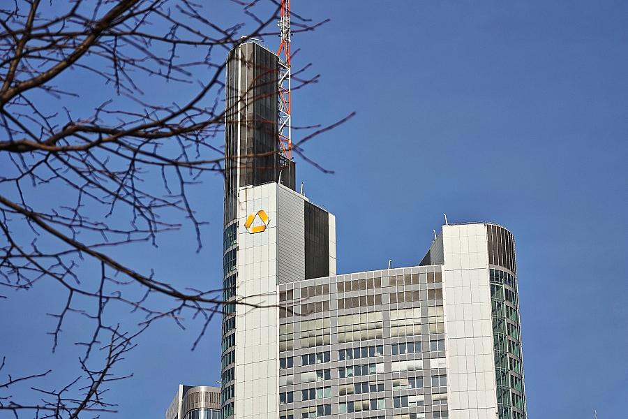 Commerzbank-Aufsichtsratschef: Deutsches Übernahmerecht überprüfen