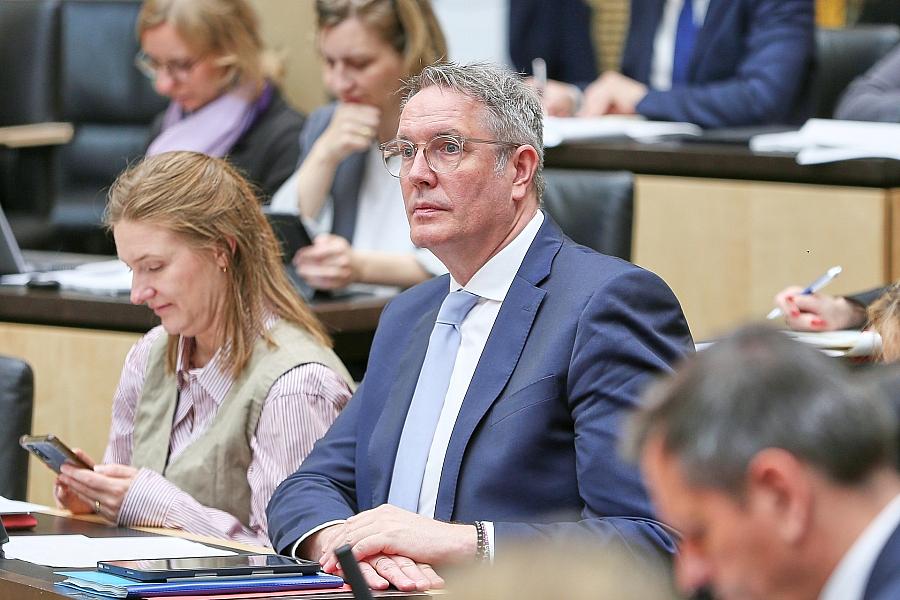 SPD-Vize Schweitzer fordert Klarheit von der Union im Kanzlerstreit und warnt vor Personaldebatten in der SPD