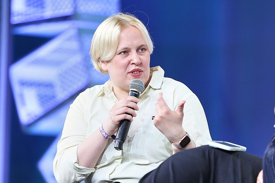 Anne Rabe: Rechtsextremismus wird in Deutschland nicht ernst genug genommen
