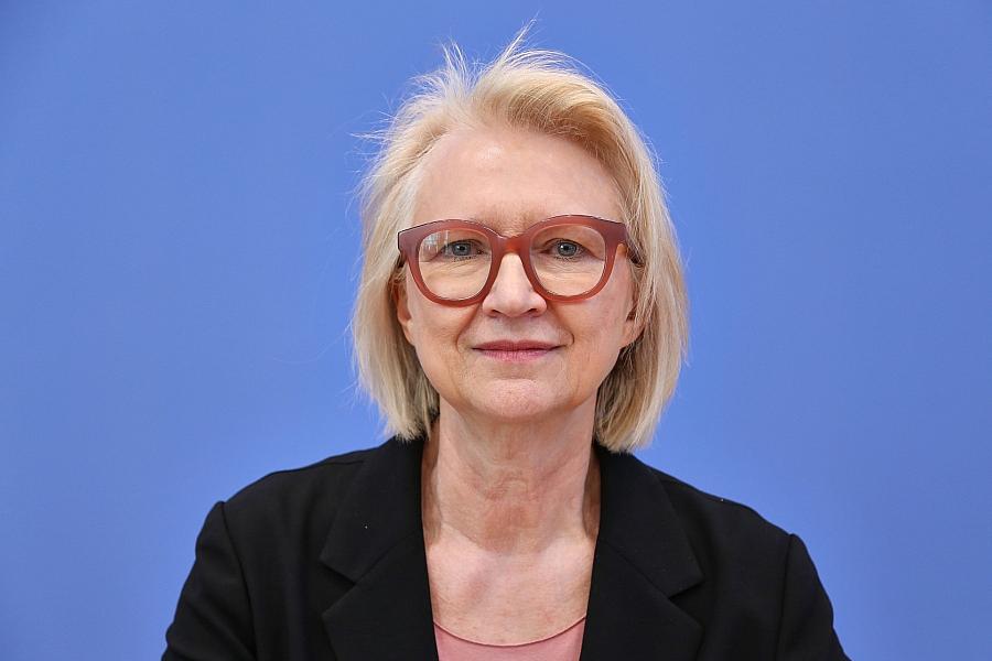 Wirtschaftsweise Schnitzer lobt Merz für Festhalten an Reformkurs