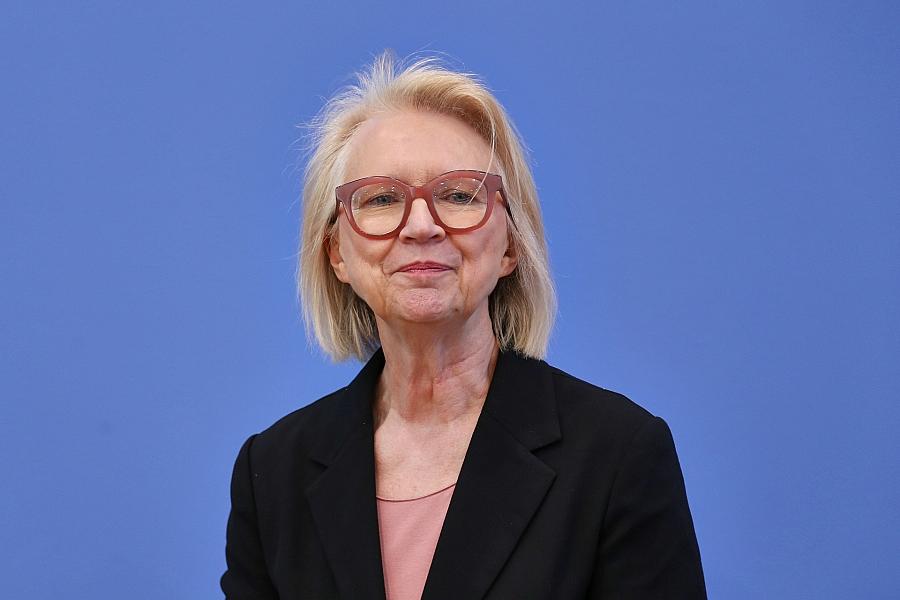 Monika Schnitzer im ARD-Interview: Tankrabatt ist „Ausdruck der Verzweiflung“ – Kritik an abschlagsfreier Frühverrentung