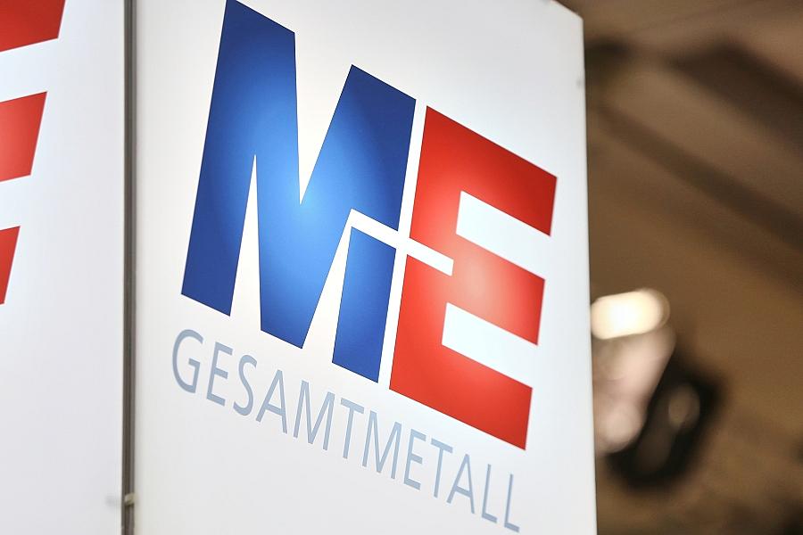 Gesamtmetall-Präsident: Arbeitslosengeld auf zwölf Monate kürzen, um Sozialbeiträge zu senken