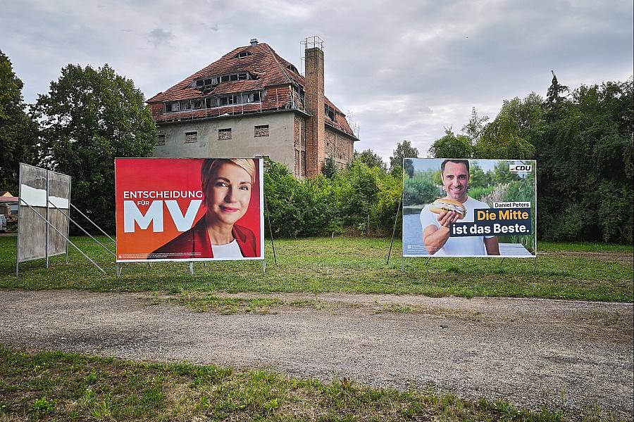 Wahlplakate für die Landtagswahl 2026 mit Manuela Schwesig und Daniel Peters (Archiv)