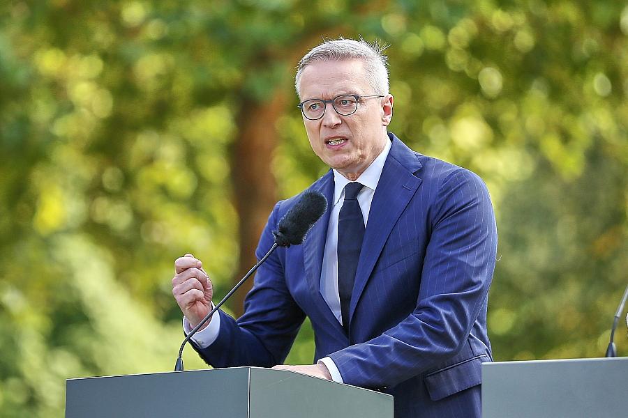 Bundesdigitalminister Wildberger will internationale KI-Aufsicht und Meldepflicht für Sicherheitsvorfälle