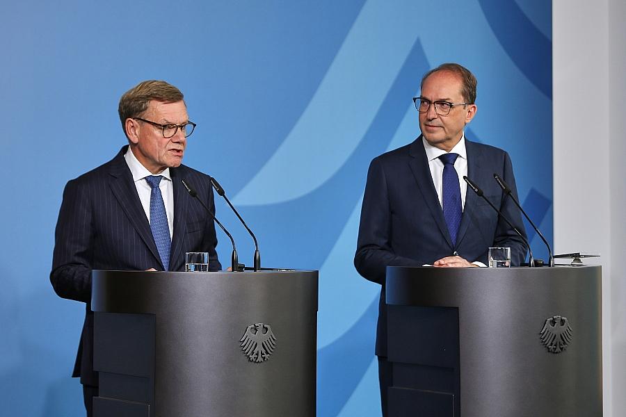 Johann Wadephul und Alexander Dobrindt am 01.09.2026