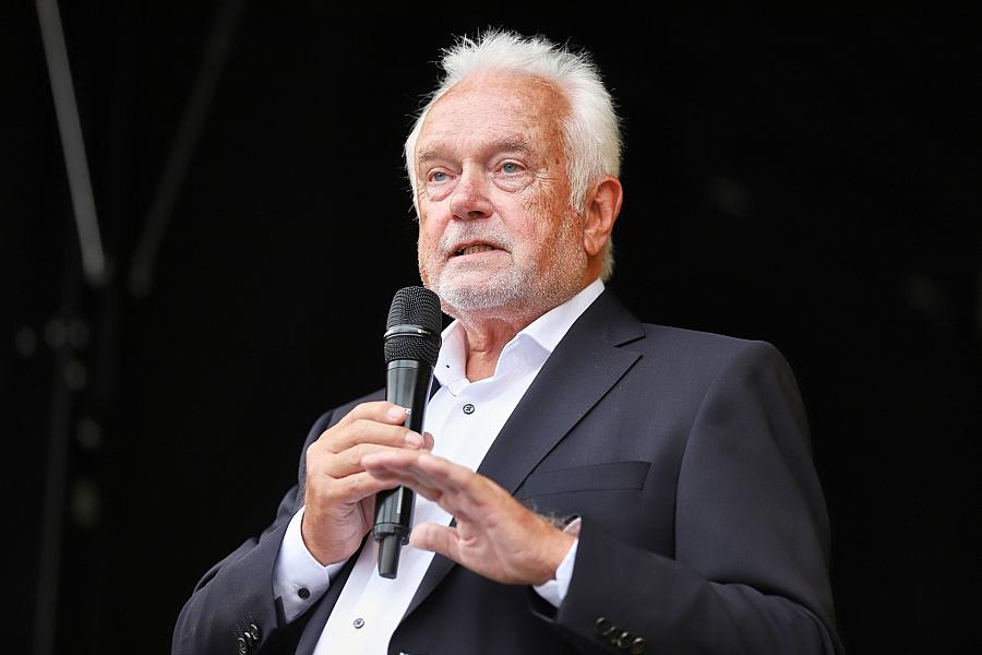 Kubicki plädiert für Steuersenkungen statt Spritpreisdeckel