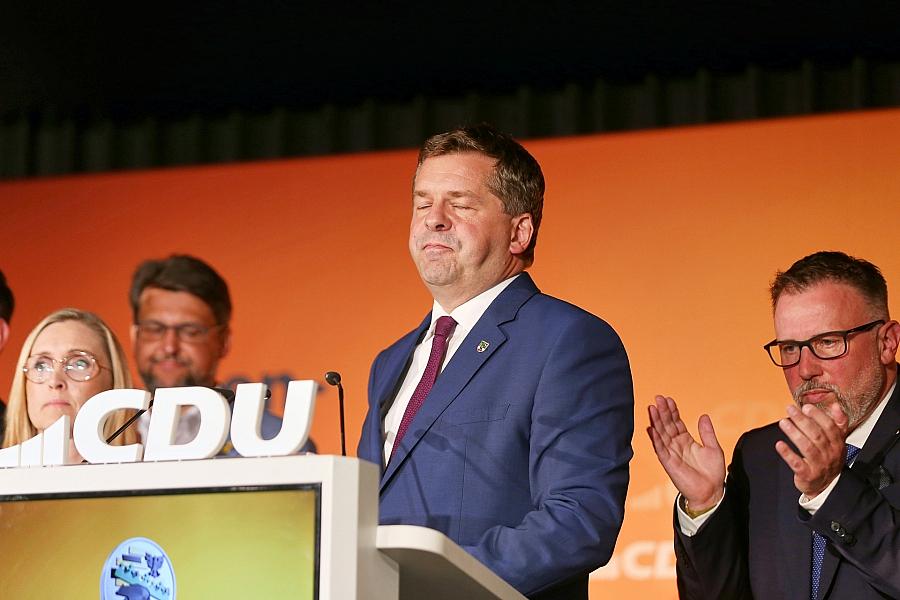 Landtagswahl Sachsen-Anhalt: CDU halbiert – unklare Regierungsoptionen