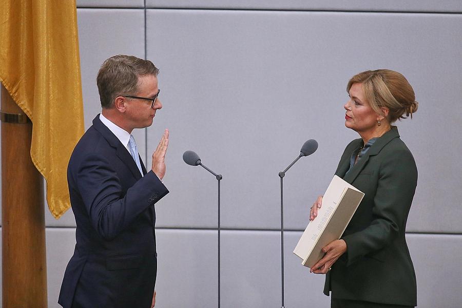 Bundesverkehrsminister Bilger und Gesundheitsminister Linnemann im Bundestag vereidigt
