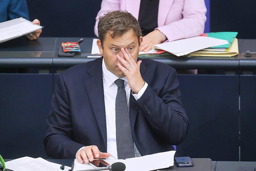 Finanzbildungsstrategie: Klingbeil plant mehr Schulbesuche bei Bundesbank und Jugendbeteiligung