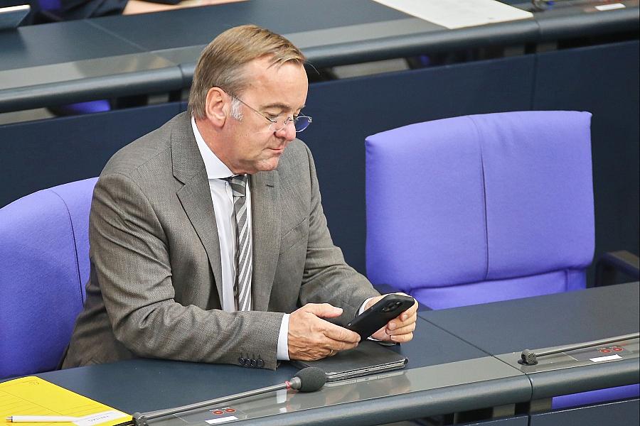Bericht: Verteidigungsminister ordnet Verpflichtungen für Litauen-Brigade an