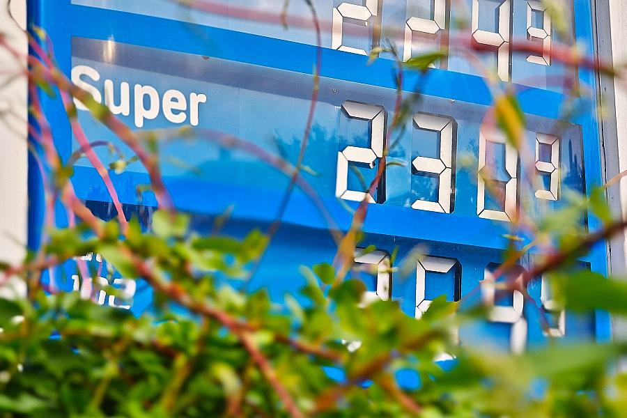 Spritpreise: Bundesregierung einigt sich auf Tankrabatt und Preisdeckel
