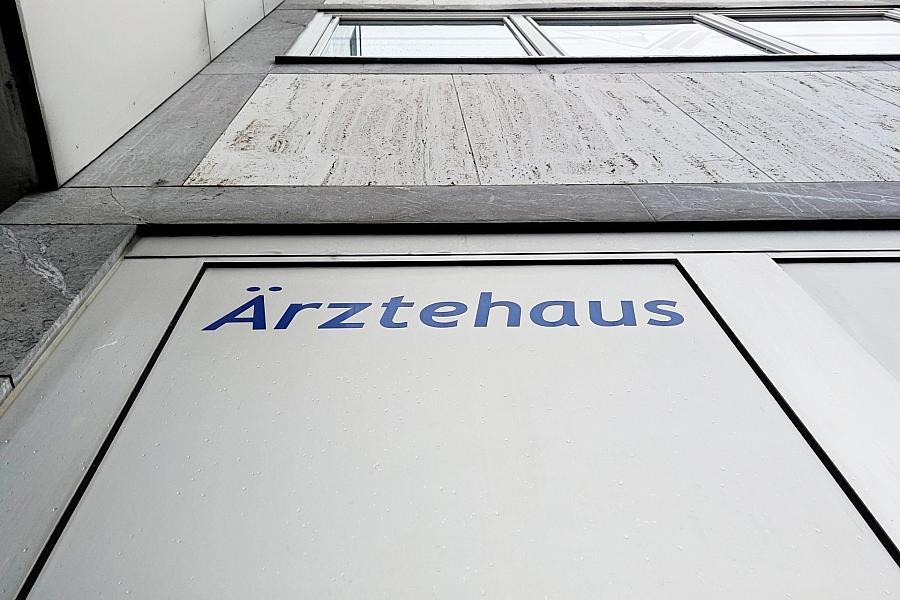 KBV-Chef kritisiert Merz: Vorstoß zu Privatpatienten ist Ausdruck politischer Orientierungslosigkeit