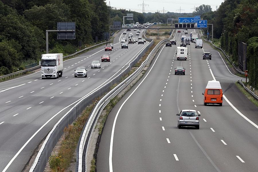 Verkehrsminister Steffen Bilger (CDU) gegen generelles Tempolimit: Kein Klimanutzen, keine Sicherheitsgewinne, Spaltung der Gesellschaft