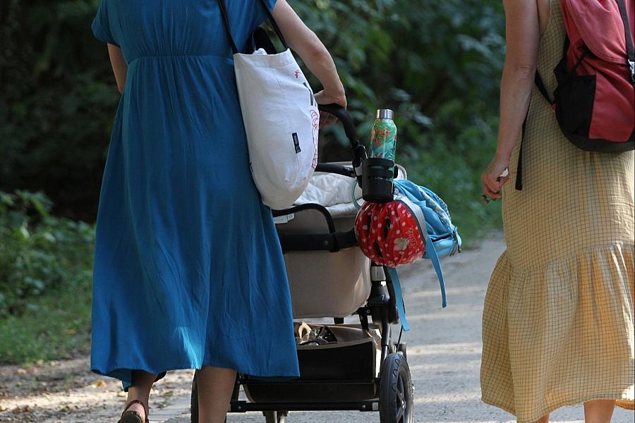 SPD-Frauen fordern Familienstartzeit und Umlageverfahren gegen Elterngeld-Kürzungen