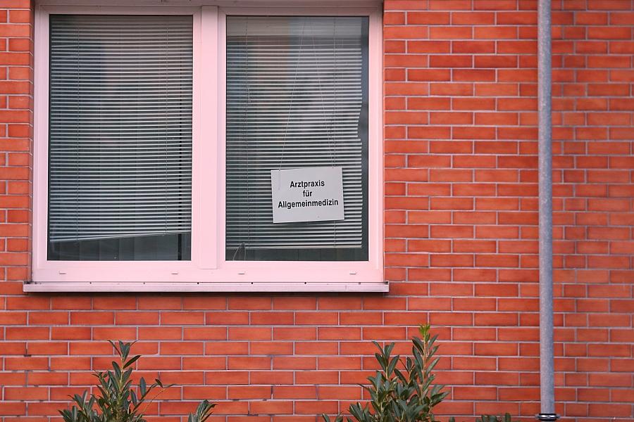 CSU-Gesundheitspolitiker Pilsinger lehnt Abkehr vom dualen Krankenversicherungssystem ab und fordert bessere Terminvergabe