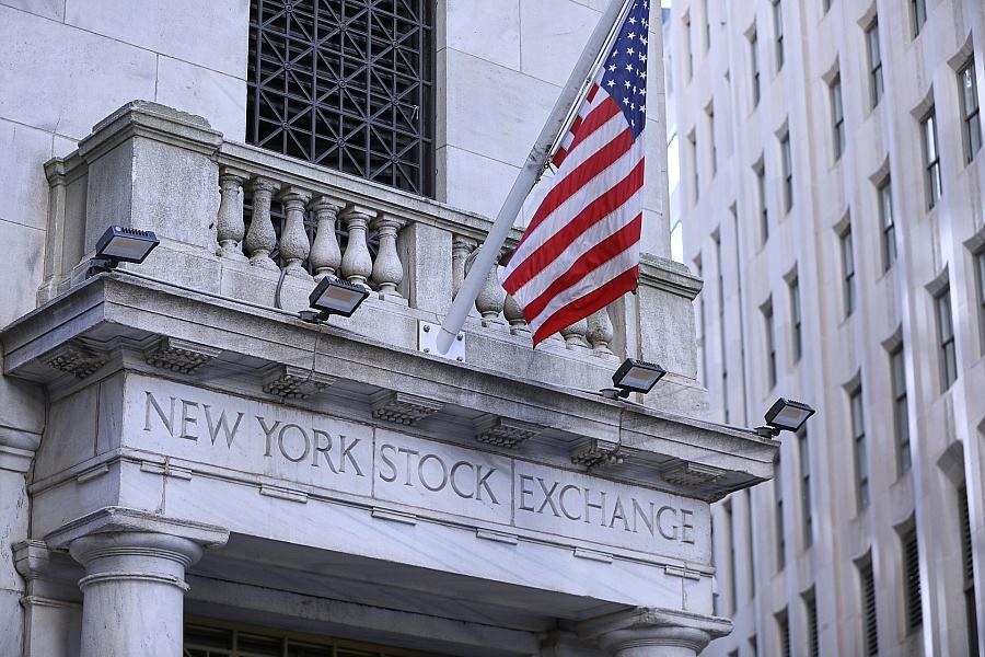US-Börsen uneinheitlich: Dow fällt 0,4 Prozent, Nasdaq 100 steigt 0,8 Prozent – Trump dämpft Iran-Hoffnungen