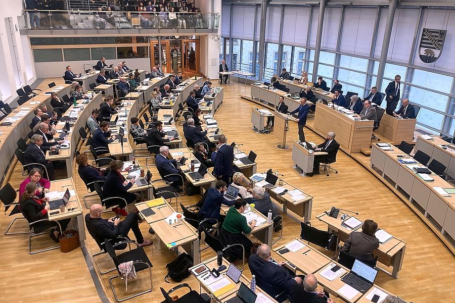 Frauenanteil in Länderparlamenten steigt leicht auf 33,4 Prozent