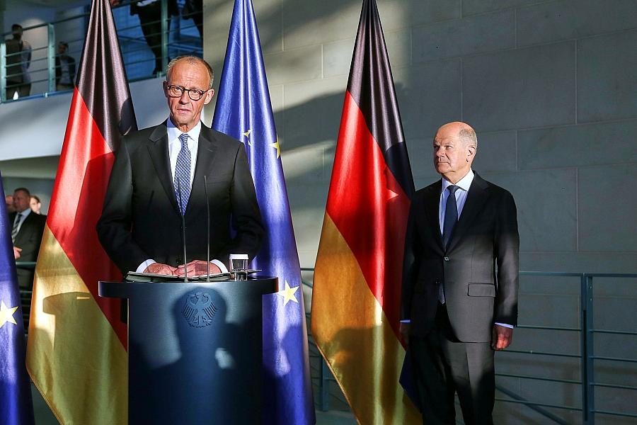 Umfrage: Mehrheit hält Merz für schlechteren Kanzler als Scholz