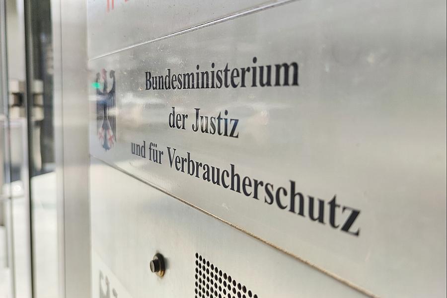 Informationsfreiheitsgesetz: Bundesregierung hält trotz Kritik an Reform fest