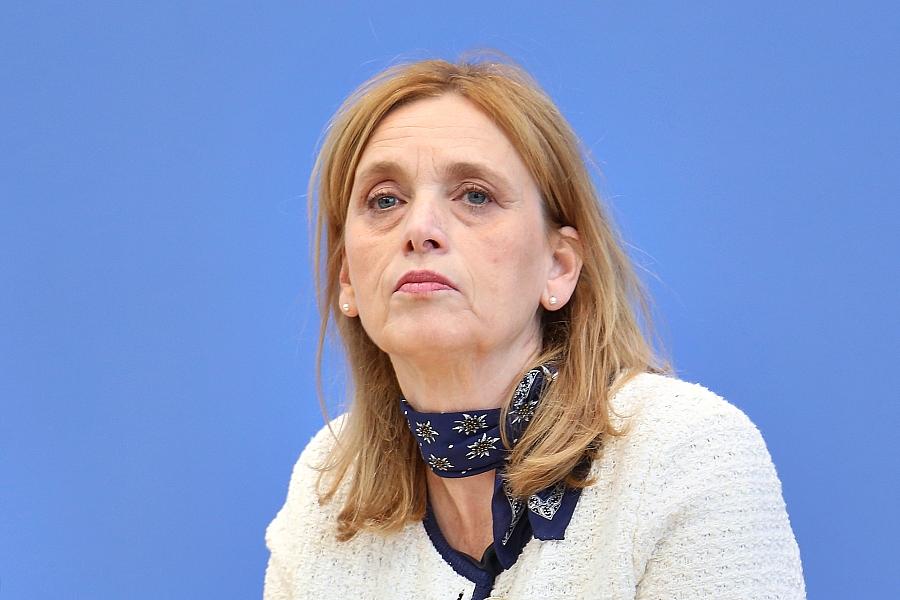 Prien verspricht „verlässliche Perspektiven“ für Demokratie-Projekte in Kommunen