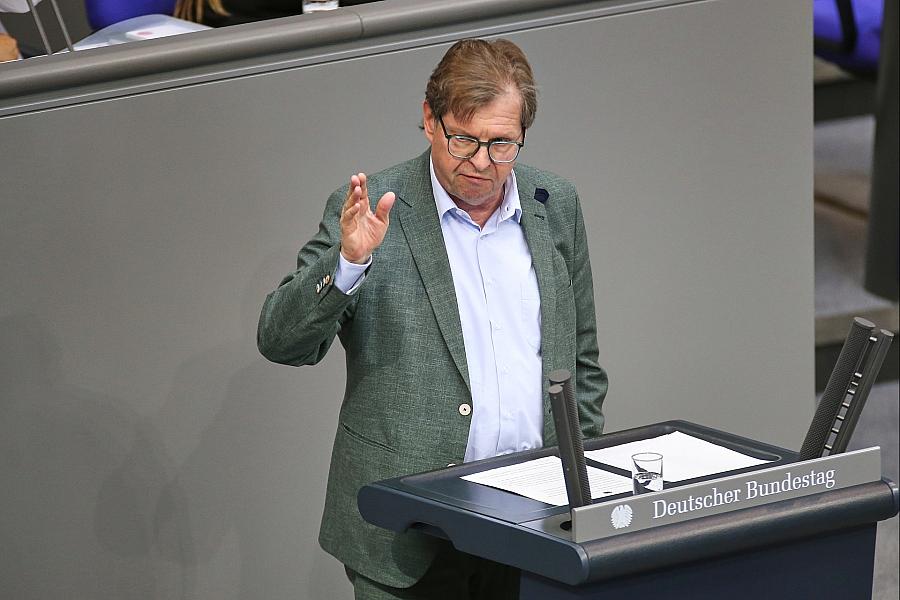 SPD-Politiker Stegner verteidigt Gerhard Schröders Besuch bei Wladimir Putin: `Schröder kann Türen zu Putin öffnen`
