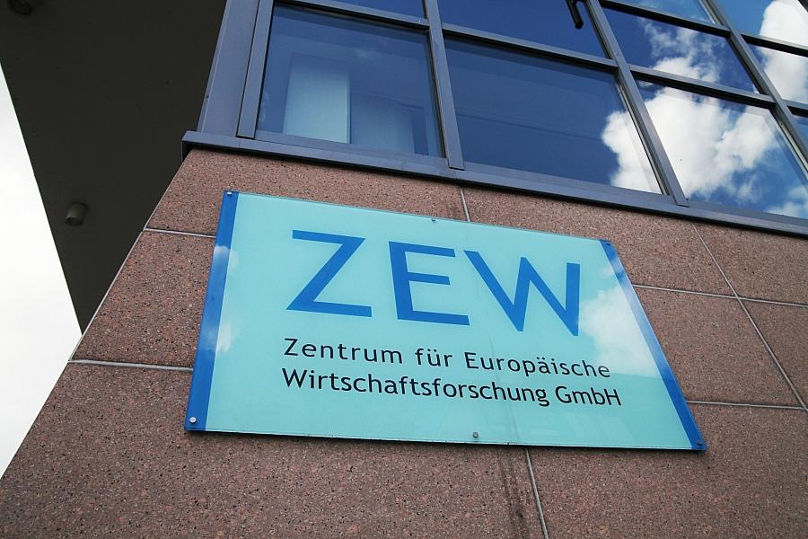 ZEW-Konjunkturerwartungen sinken im Oktober – Lageindikator steigt deutlich