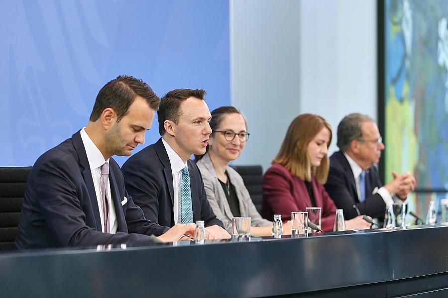Heidi Reichinnek kritisiert Rentenkommission der Regierung scharf: Altersarmut in Deutschland eine „echte Schande“