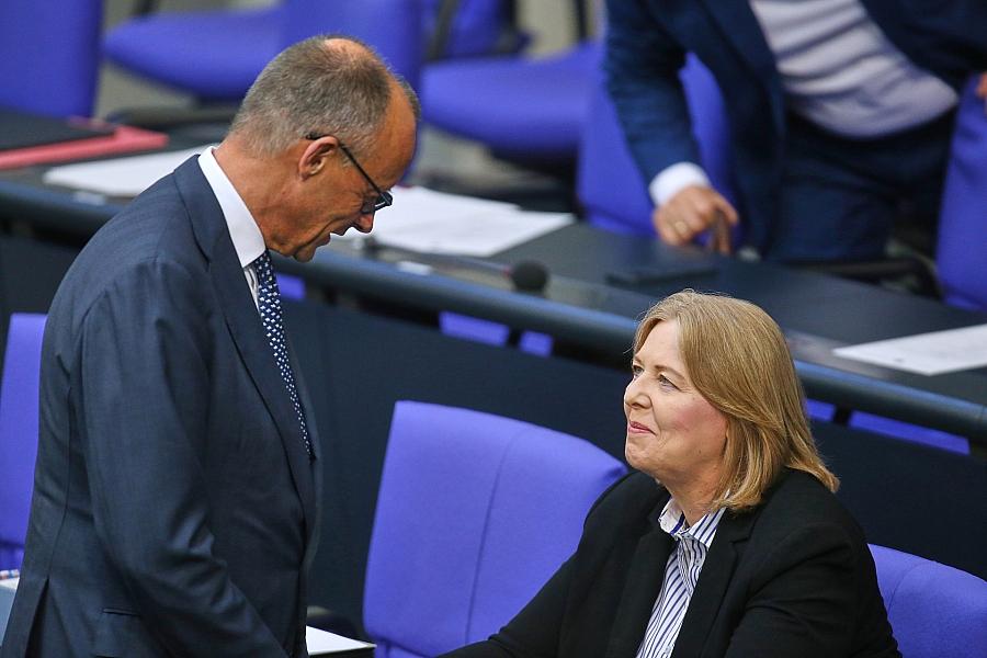 Bas-Rücktritt: Merz reagiert mit „Respekt“, SPD Frauen fordern weibliche Nachfolge