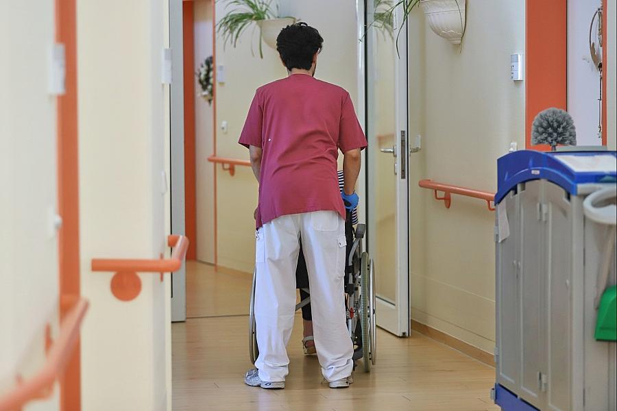 Städtetag kritisiert Pflegereform: Jung sagt Treffen mit Kanzleramtschefin Warken ab