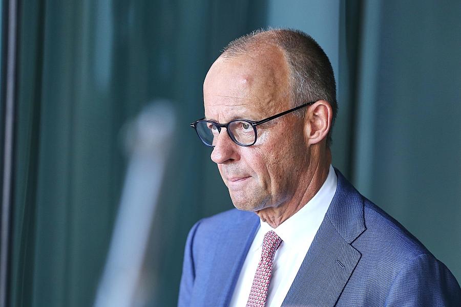 Merz überraschend in die Ukraine gereist: Kanzler am Morgen in Kiew eingetroffen – Drohnen-Deal geplant