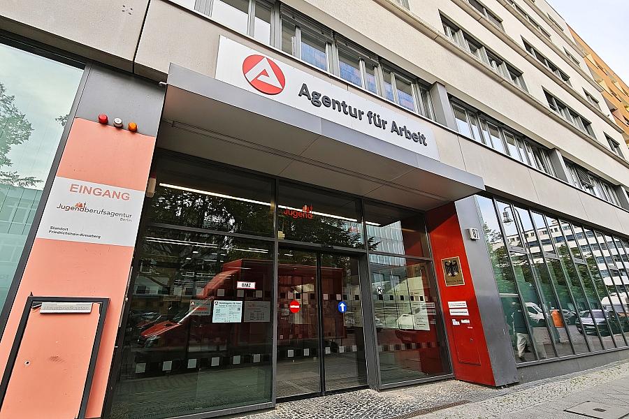 Arbeitslosigkeit im Oktober 2026: 44.000 mehr Arbeitslose als vor einem Jahr