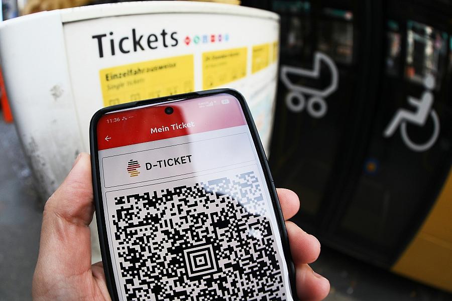 Deutschlandticket wird teurer: Verkehrsminister Bilger nennt Preiserhöhung auf 66,80 Euro vertretbar und verteidigt Tankrabatt