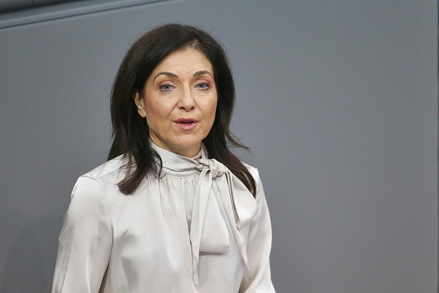 Bundeswirtschaftsministerin Reiche kritisiert Tankrabatt und fordert Direktzahlungen