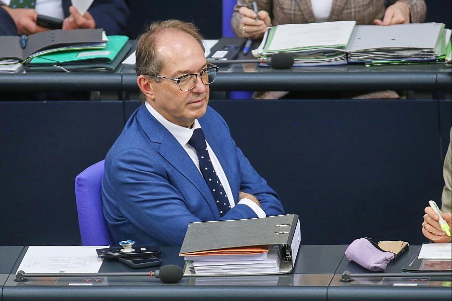 Dobrindt will Vergesellschaftungen erschweren: Neues Investitionsschutzgesetz geplant