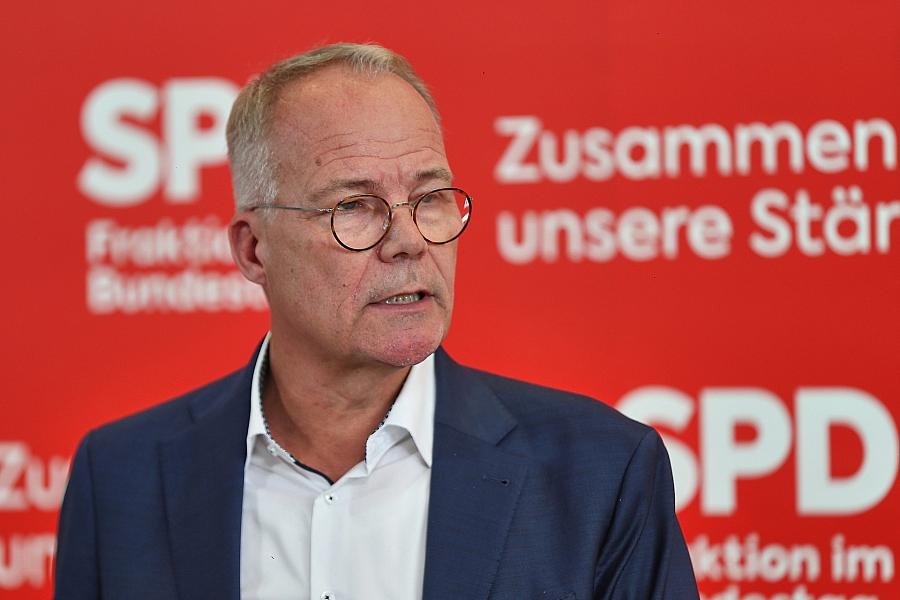 Rente: SPD-Fraktionschef schließt höhere Beiträge nicht aus
